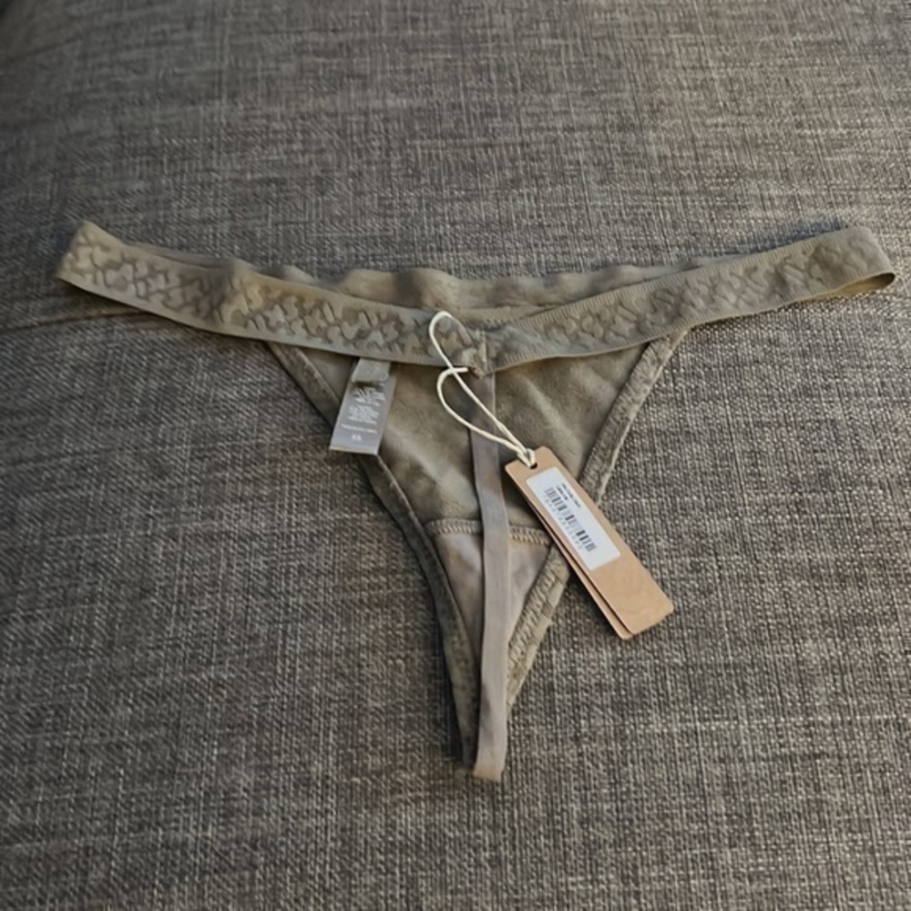 Skims Logo Mesh Skimpy Thong - Picture 2 of 3